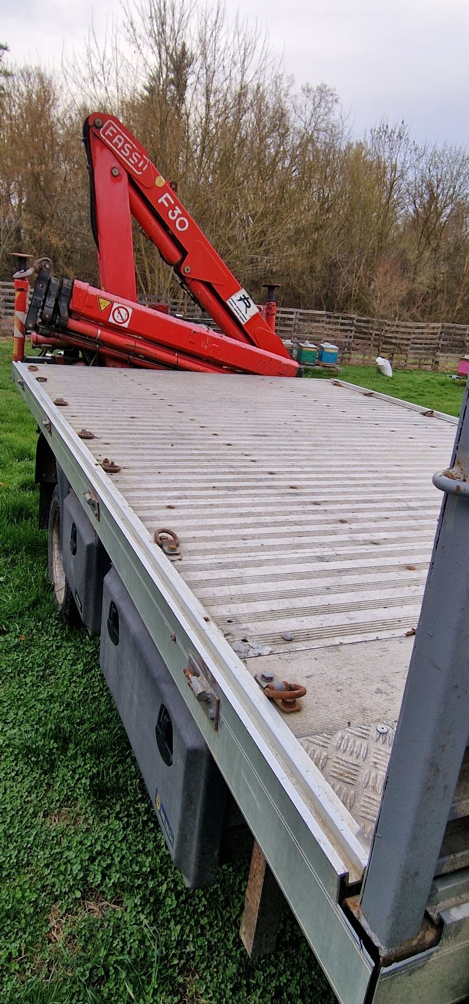 Iveco cu macara, bena aluminiu