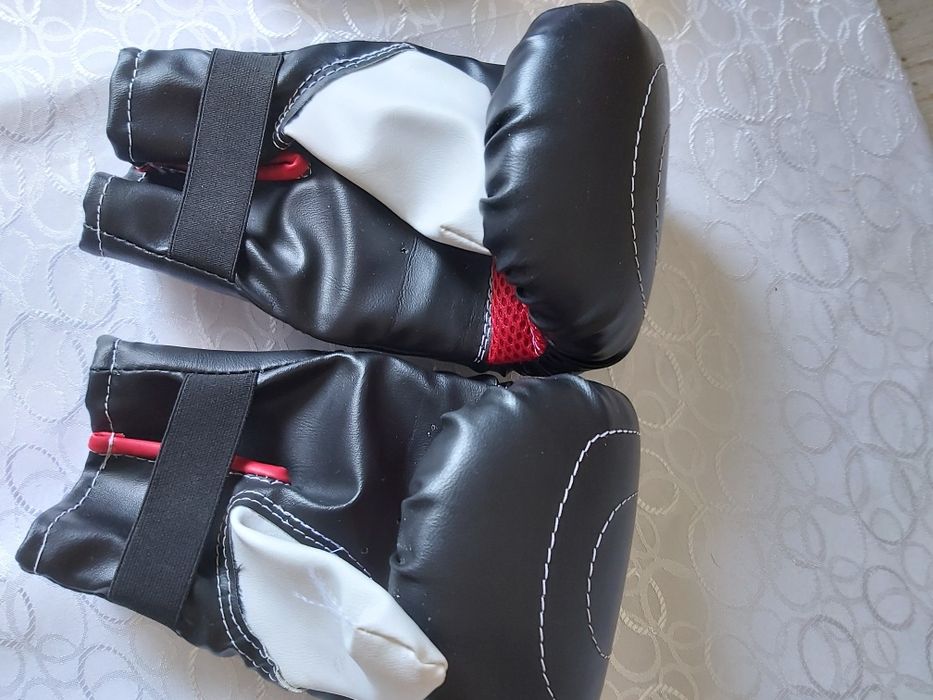Mănuși box sau alt sport de contact