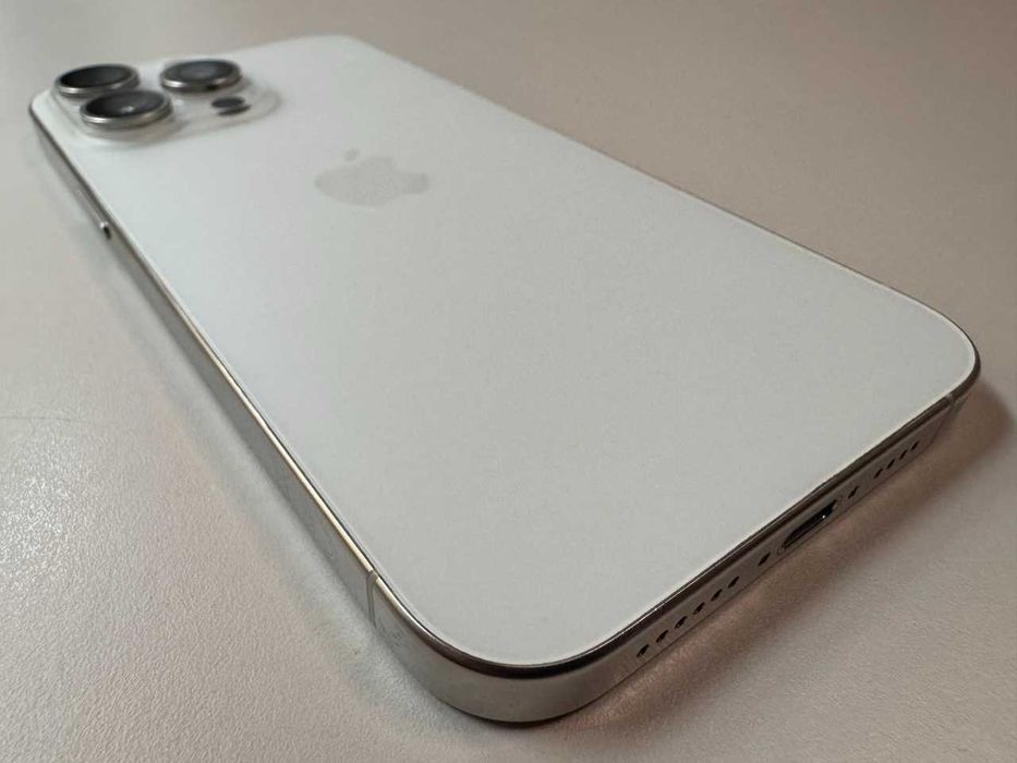  Apple / iPhone 15 Pro Max / 256 Gb / White Titanium