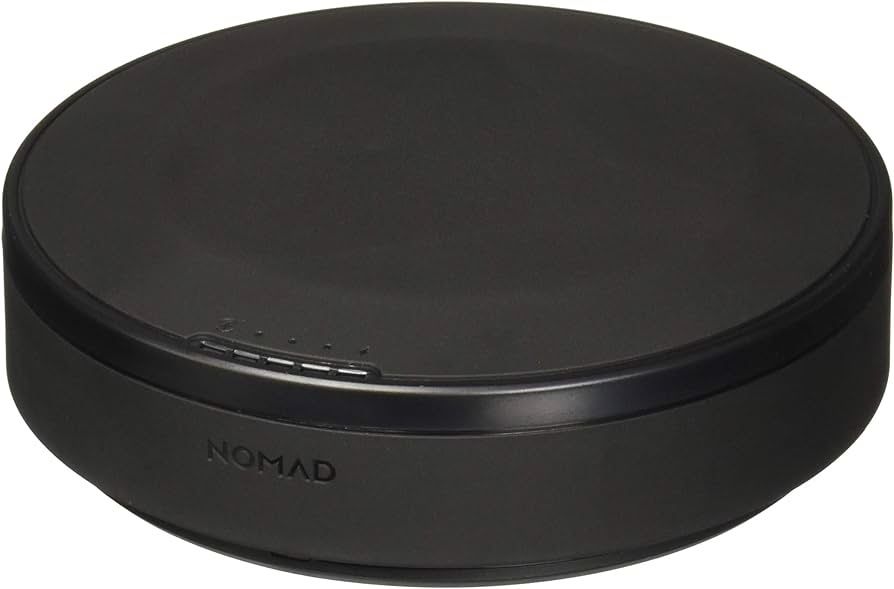 Nomad Wireless Hub - безжично захранване, USB-A и USB-C изходи.