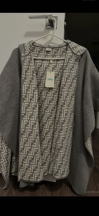 Poncho Fendi,model 2026, 2 modele