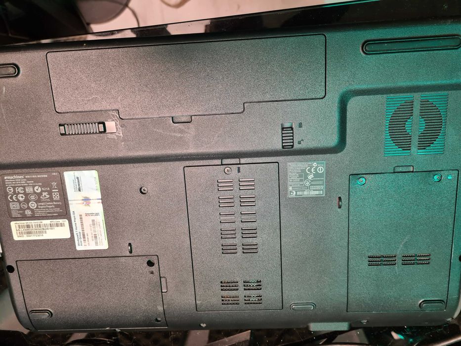 Defect Laptop "17 Emachines g630