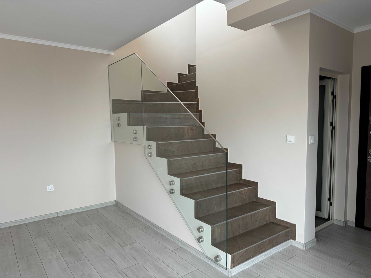 Продава се Тристаен апартамент в Търговище, Вароша - 179 кв.м за 823 €/кв.м - Снимка #7