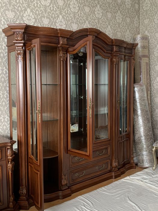 Мебель олганга гилам ва соат совга.