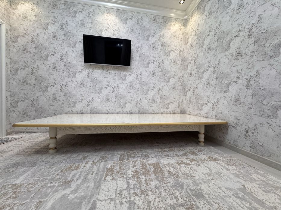 Stol va xontaxta sotiladi