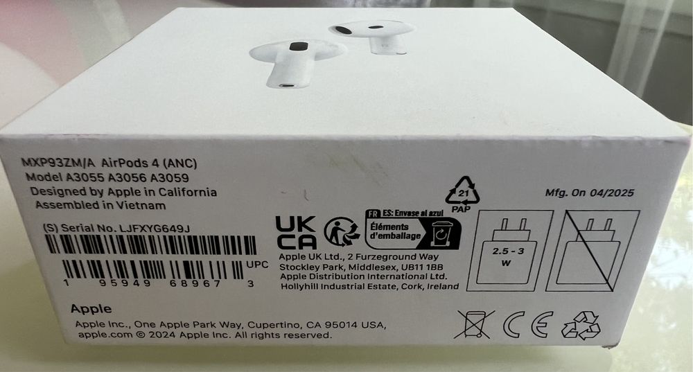 Безжични слушалки  Apple AirPods 4