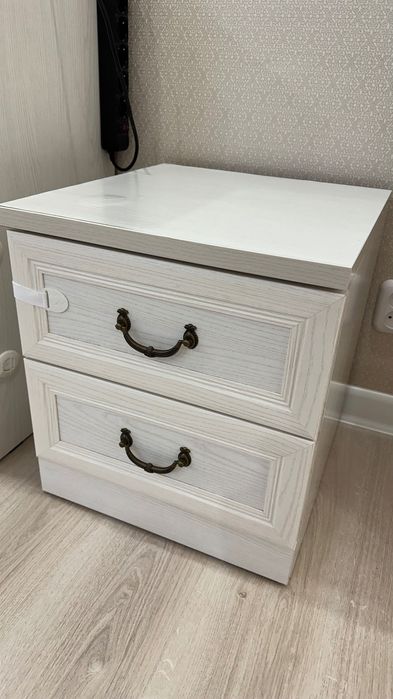 Тумбочка прикроватная