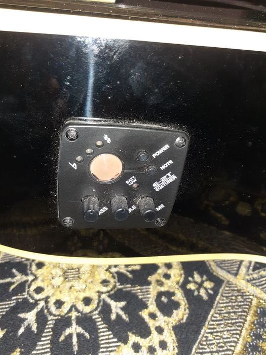 Vand sau schimb cu orgă electronică Chitară electro acustică