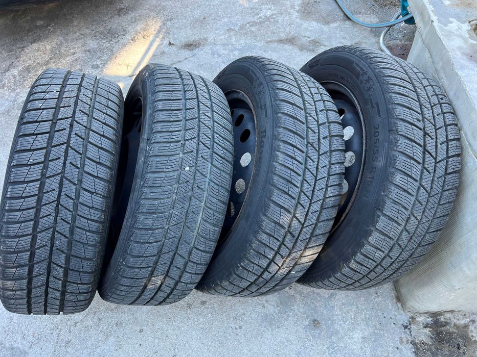 Джанти със зимни гуми 205/55/16 с грайфер 8.82мм. от Хюндай/Hyundai!