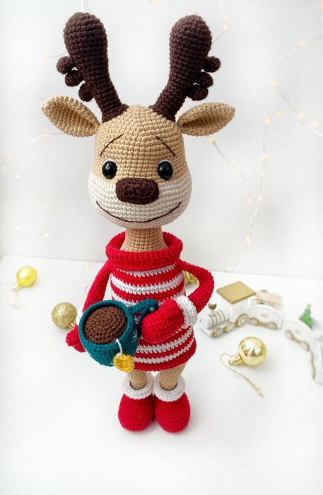 Вязанный олененок. Ручная работа. Отличная ишрушка на подарок.