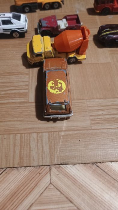 Продават се детски метални играчки