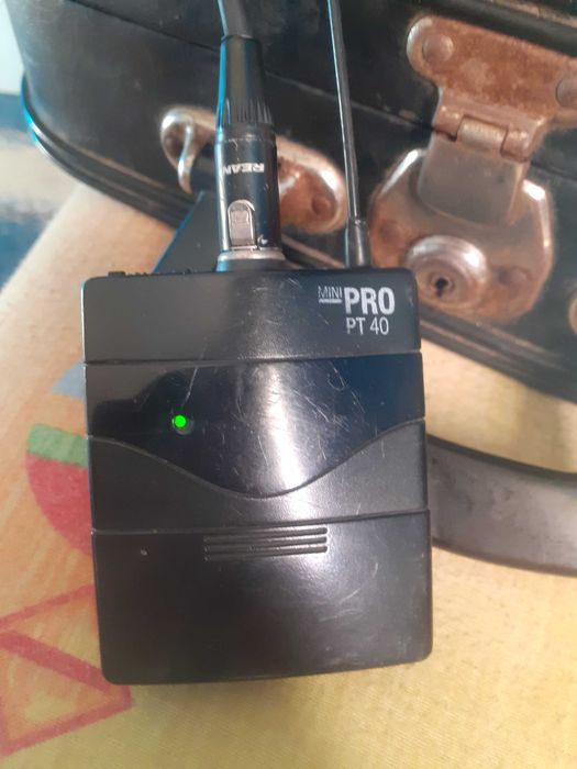 Продавам AKG SR 40 MINI PRO  US 25 C 359.300 MHz BY HARMAN с кабели