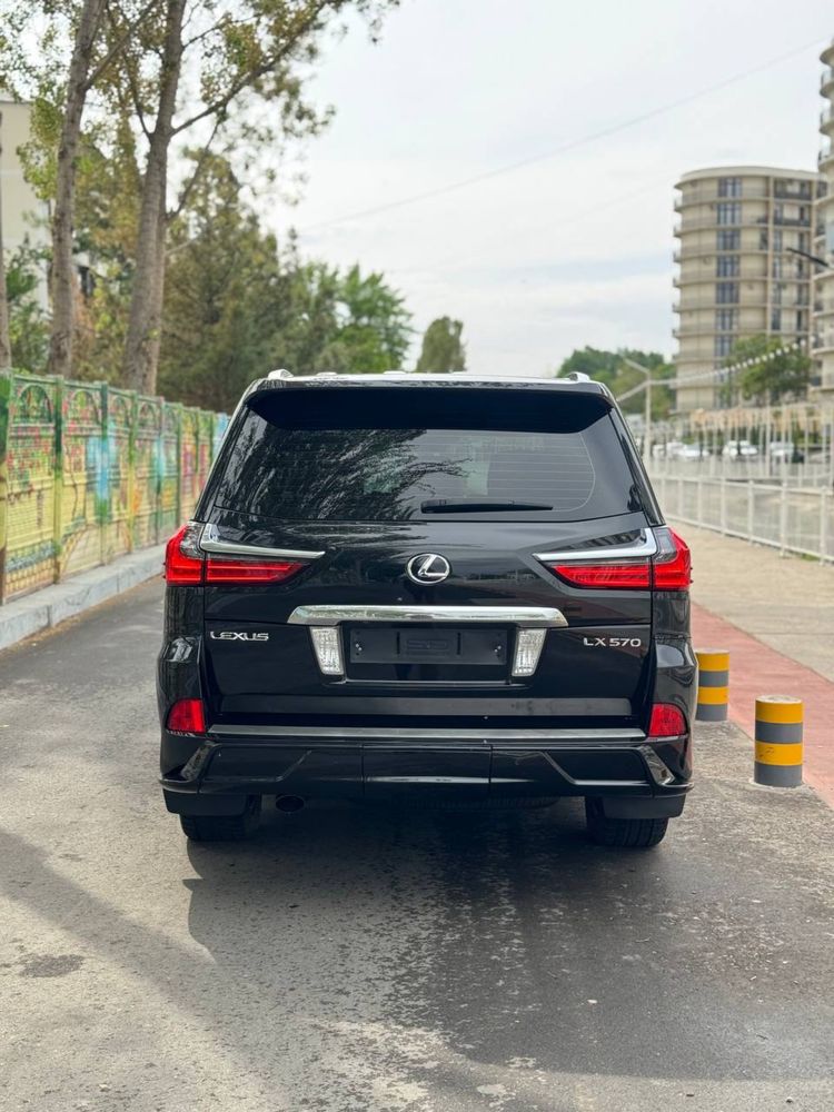 Автомобиль Lexus LX570 возможно приобрести в рассрочку