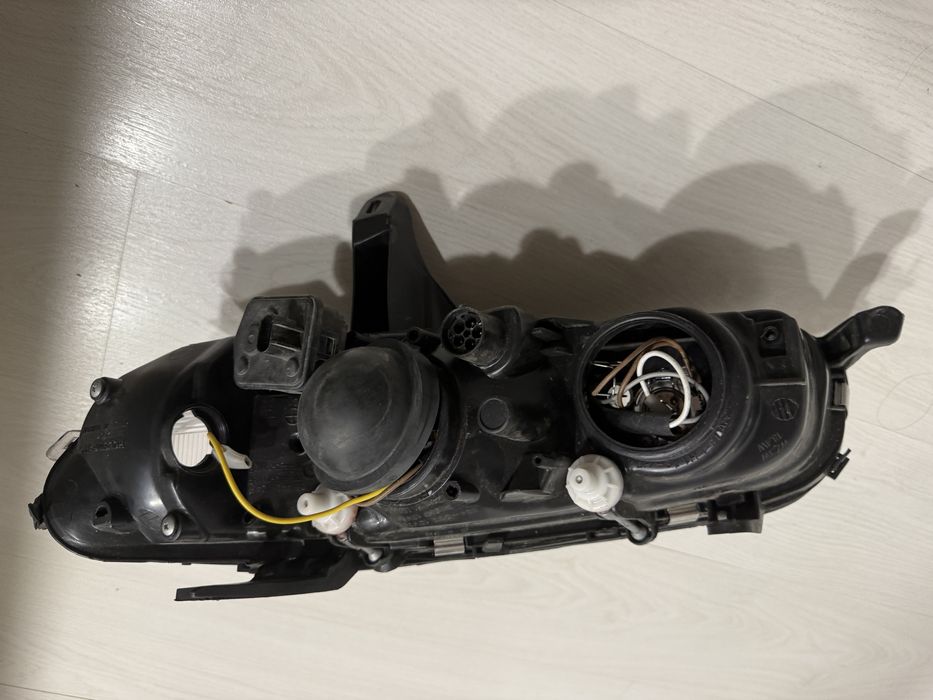 ляв фар за опел омега