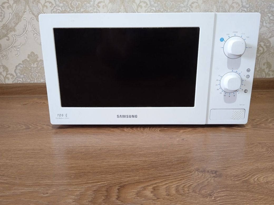 Микрааалнвы печка SAMSUNG