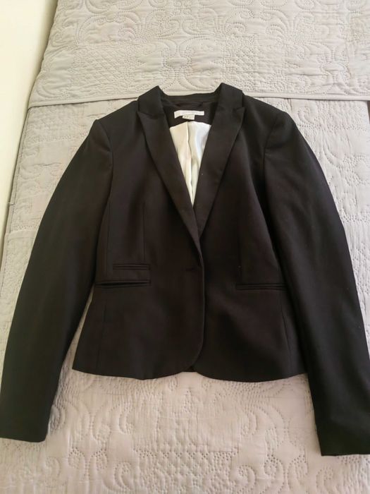 Продажба на 2 броя дамски сака