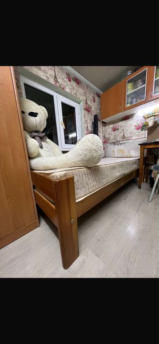Кровать деревянная