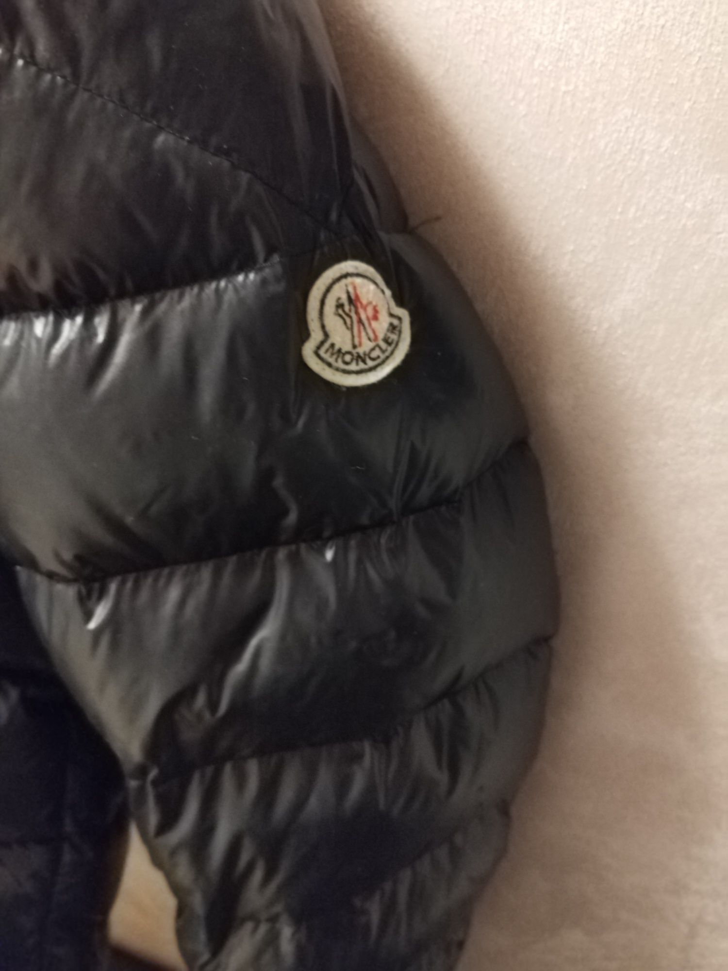 Geaca moncler, accept si schimburi