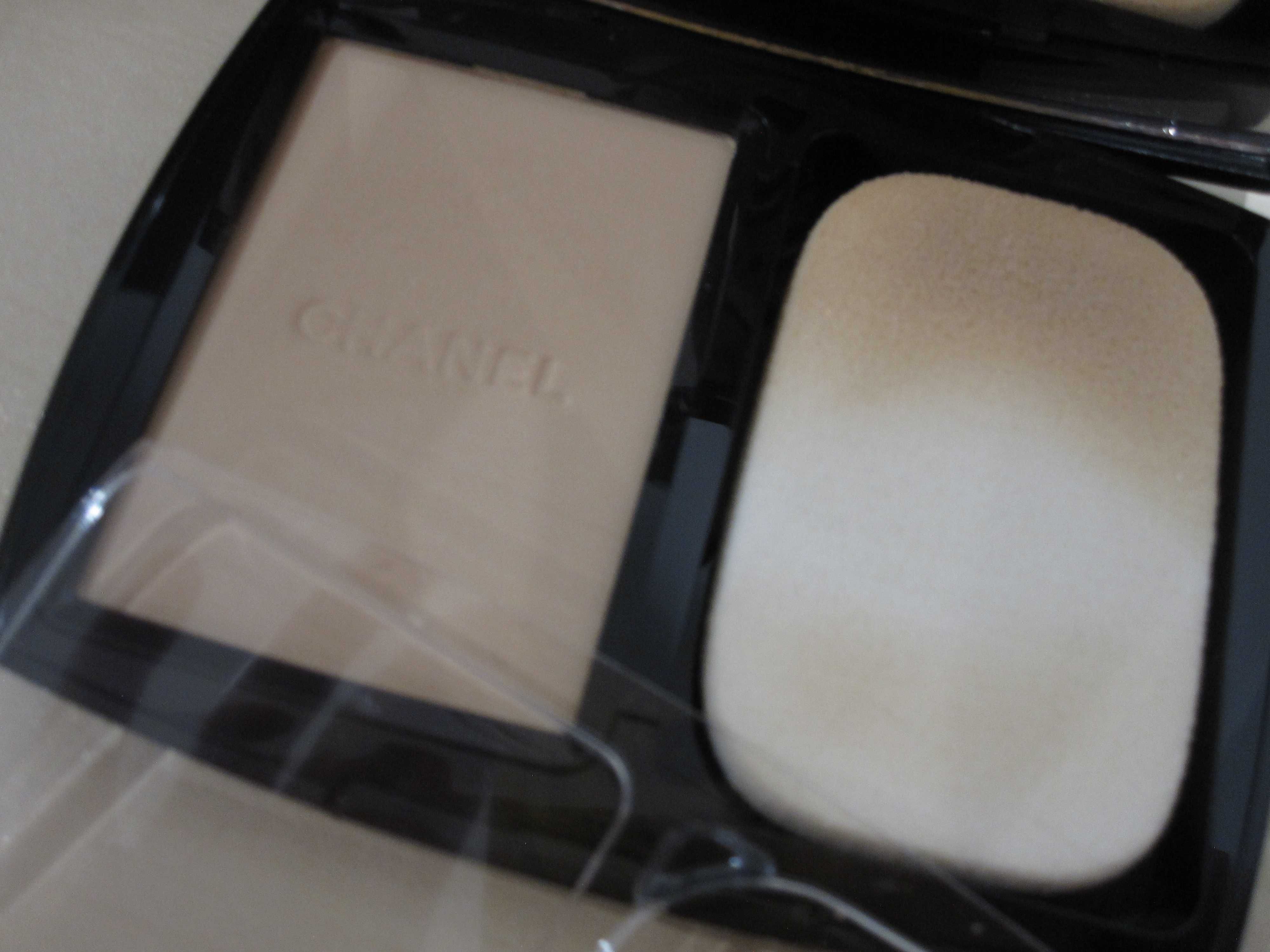 Vitalumiere compact douceur teint poudre aerien CHANEL- 20 BEIGE