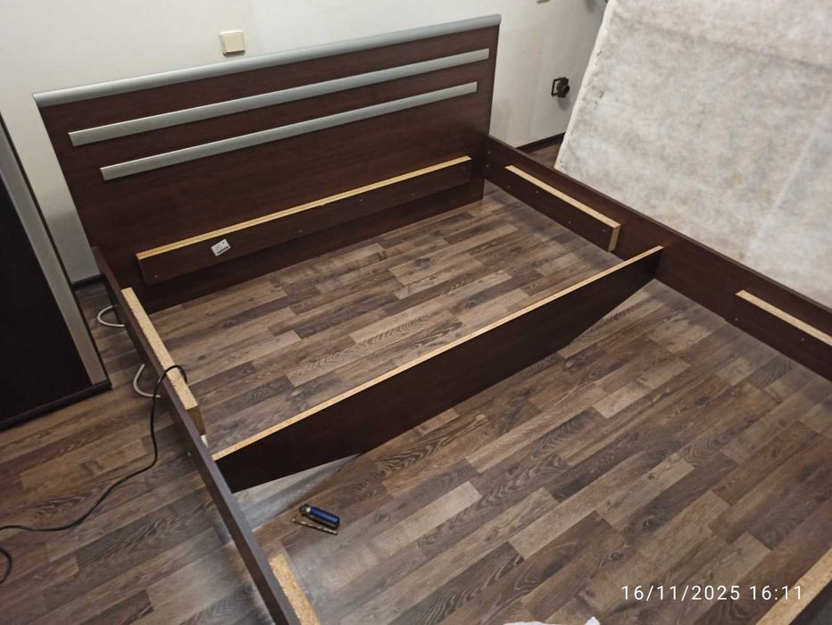 Легло с еднолицев матрак с размер 164 см х 190 см