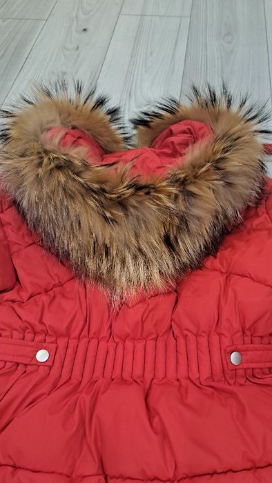 Страхотно дамско яке с огромен пух от лисица.