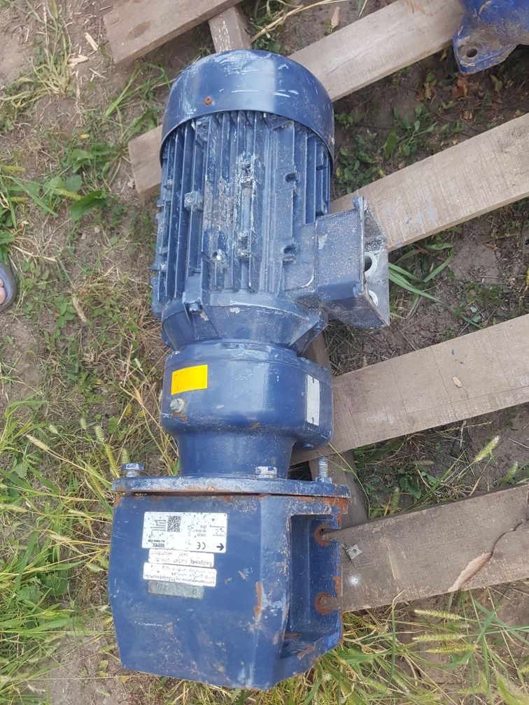 Motor electric 4kw cu reductor 380