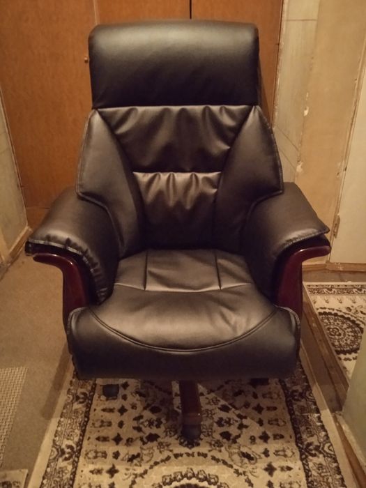 Ремонт и обивка офисных кресел. Замена механизмов, амортизаторов