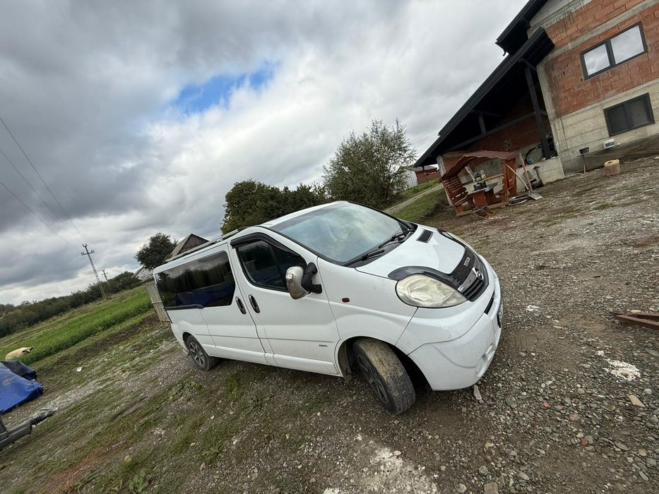 Vând Opel vivaro 2013. 8+1 motor 2.0