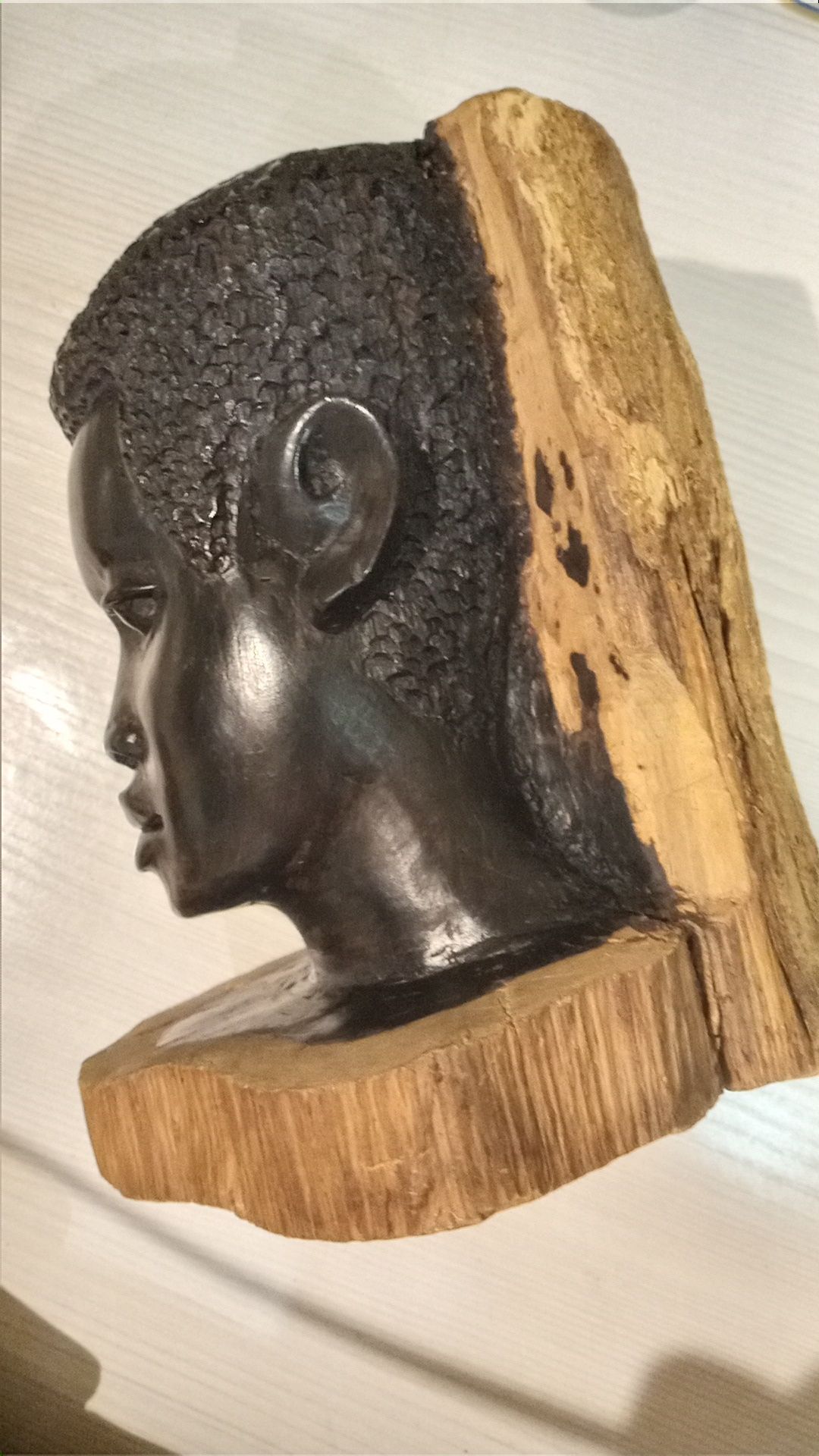 Скульптура голова мужчины череое дерево эбен