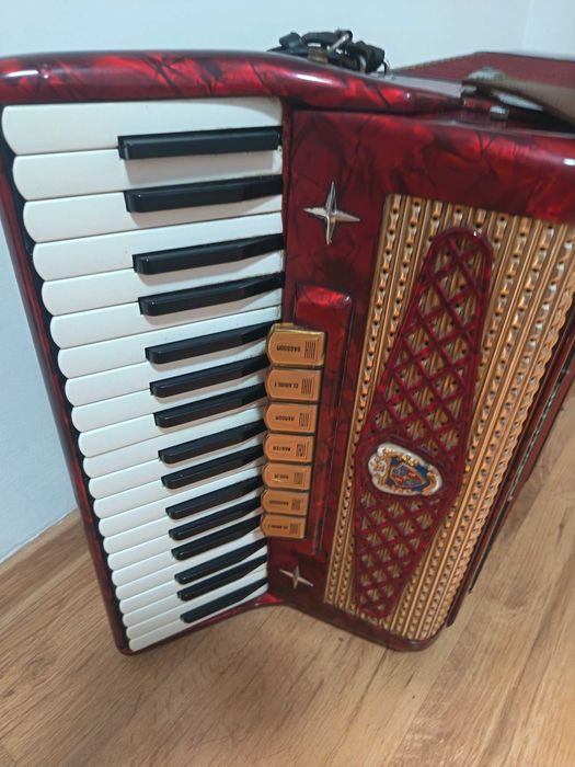 Acordeon soprani 80 basi, 7 registre