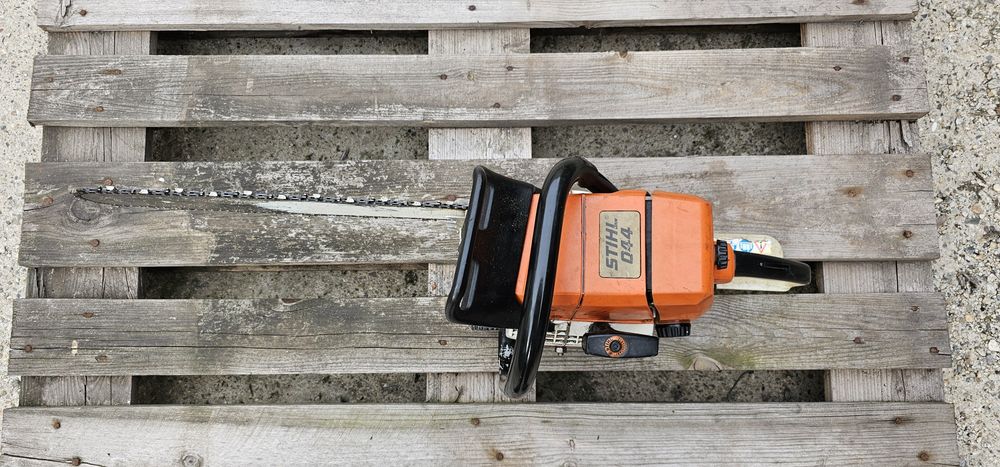 Професионална резачка Stihl 044