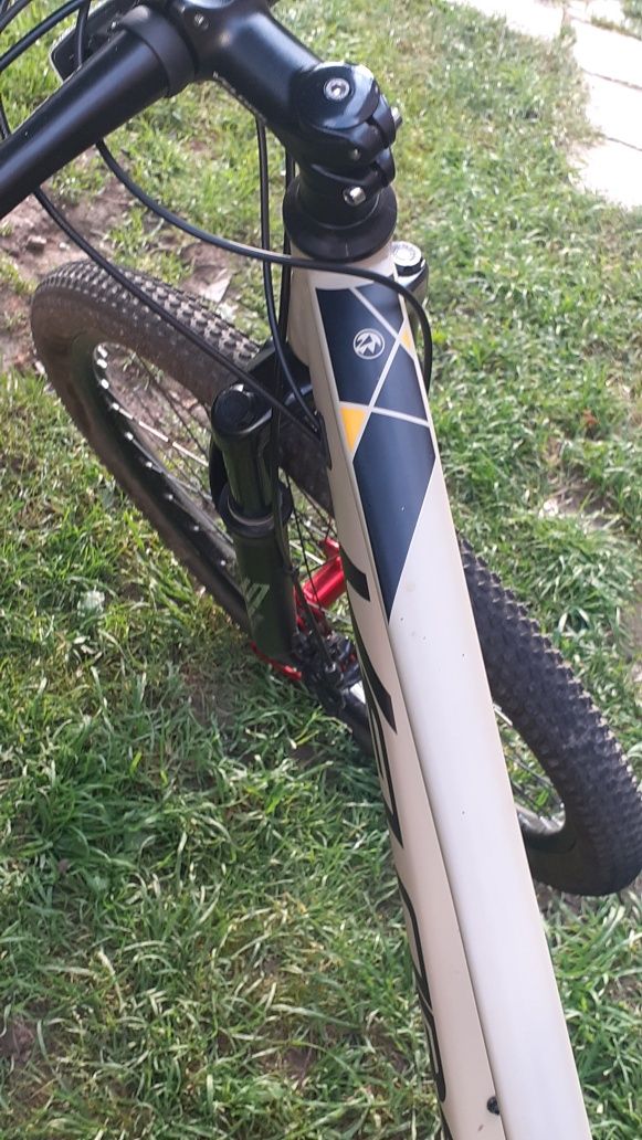 Cind bicicletă da munte noua mai multe detalii mai jos