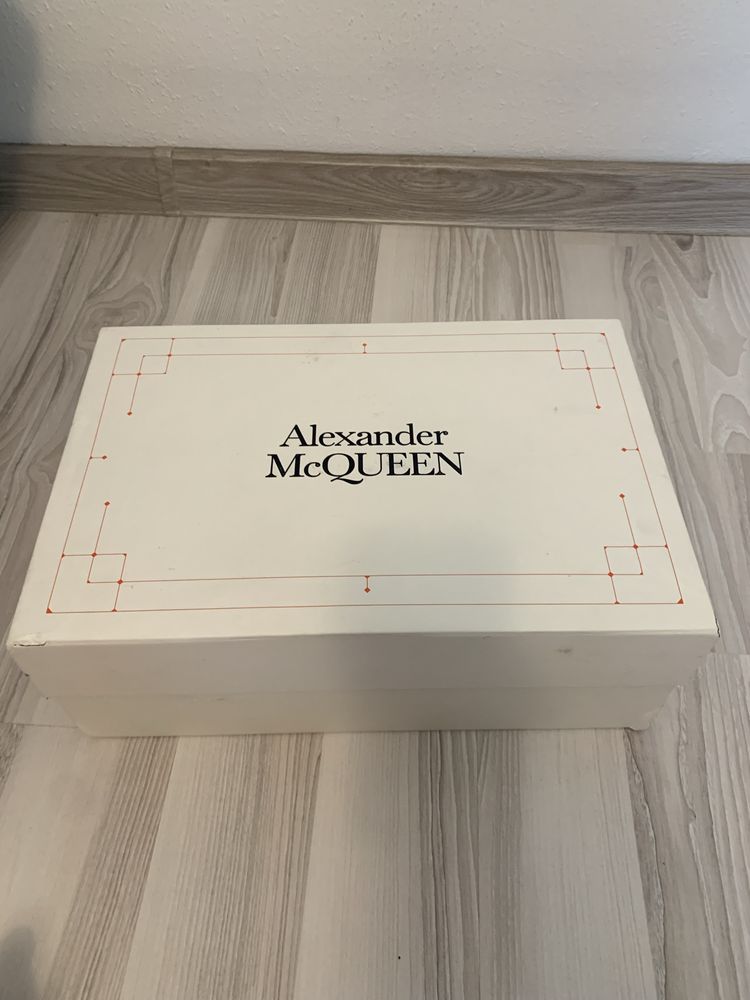 Alexander McQueen marimea 42