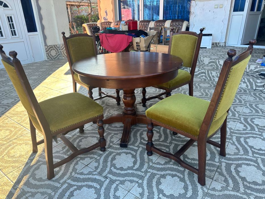 комплект маса със столове