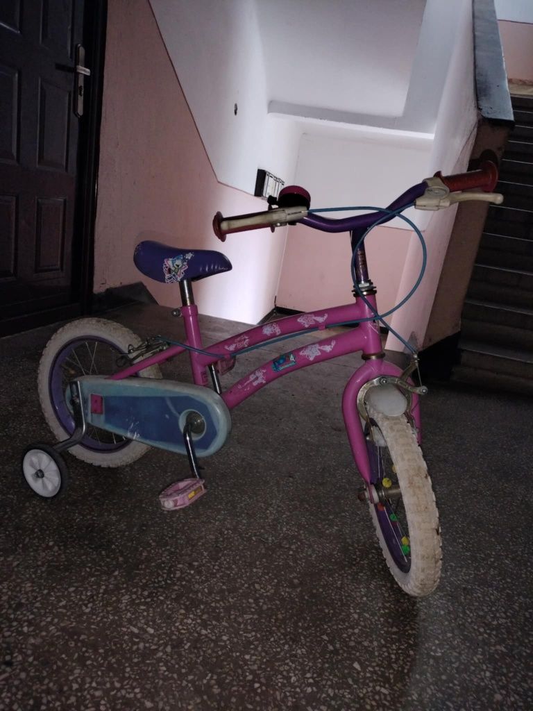 Vând bicicleta,triciclete,trotineta