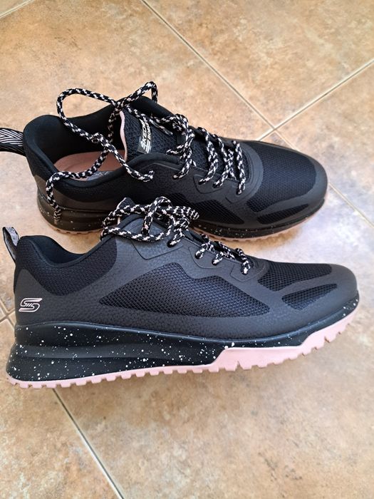 Продавам дамски маратонки Skechers, стелка 25 см