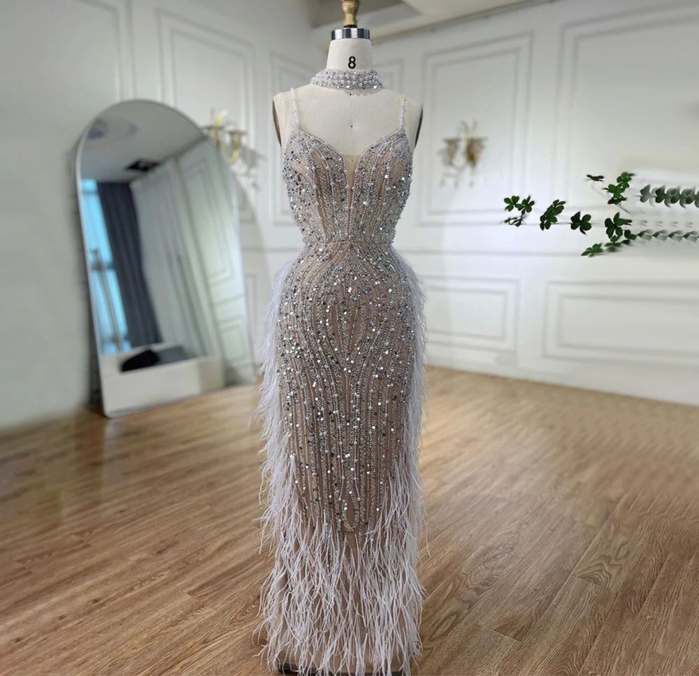 Rochie nasa, lux, bijuterie, pene, puf, perle
