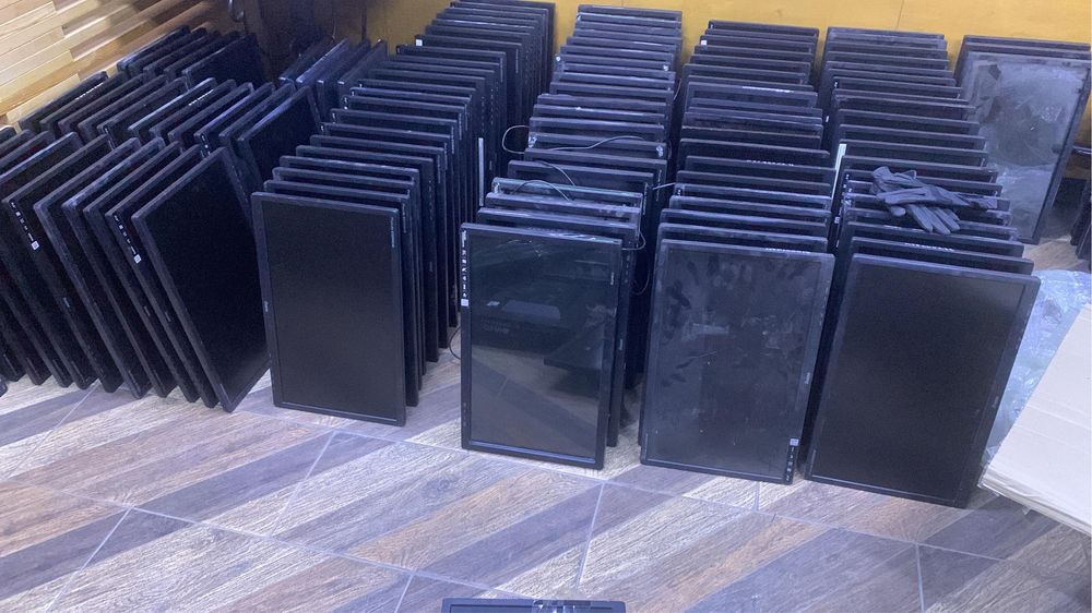 Сенсорные и несенсорные мониторы iiyama.