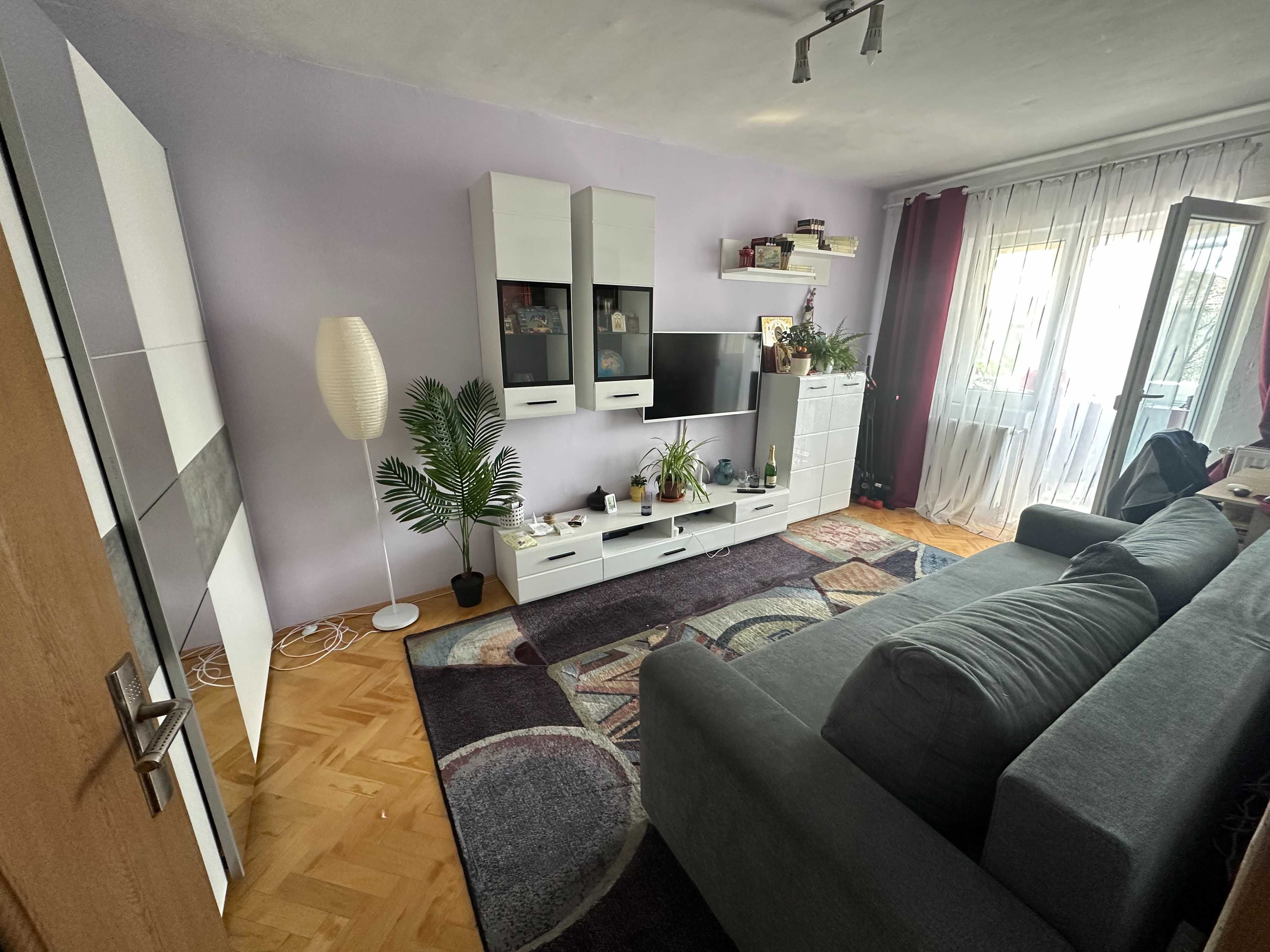 Proprietar vând apartament 2 camere.Decomandat.Centrala.Lipovei.