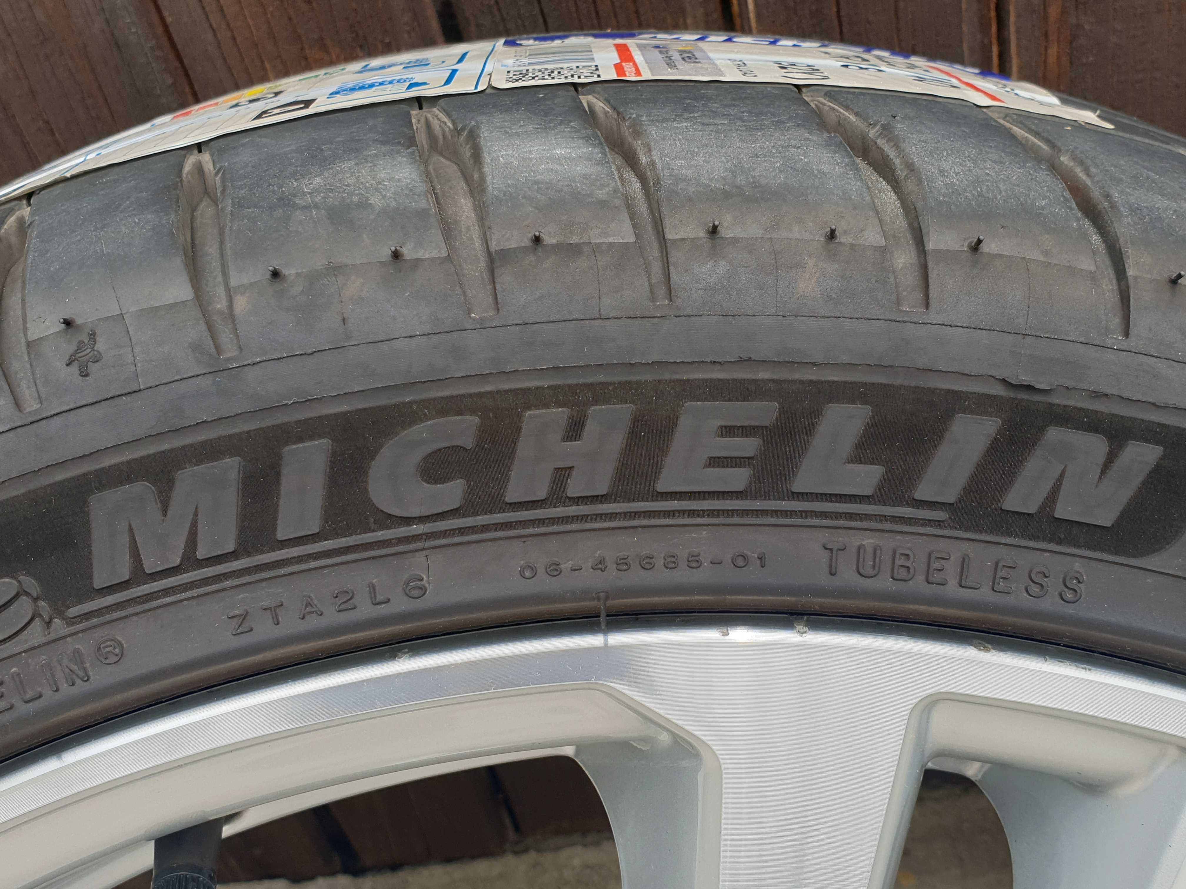 4 броя летни гуми MICHELIN Pilot Sport 4 225/40 R18 92Y.