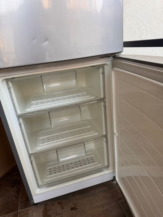 Холодильник 2м в отличном состоянии