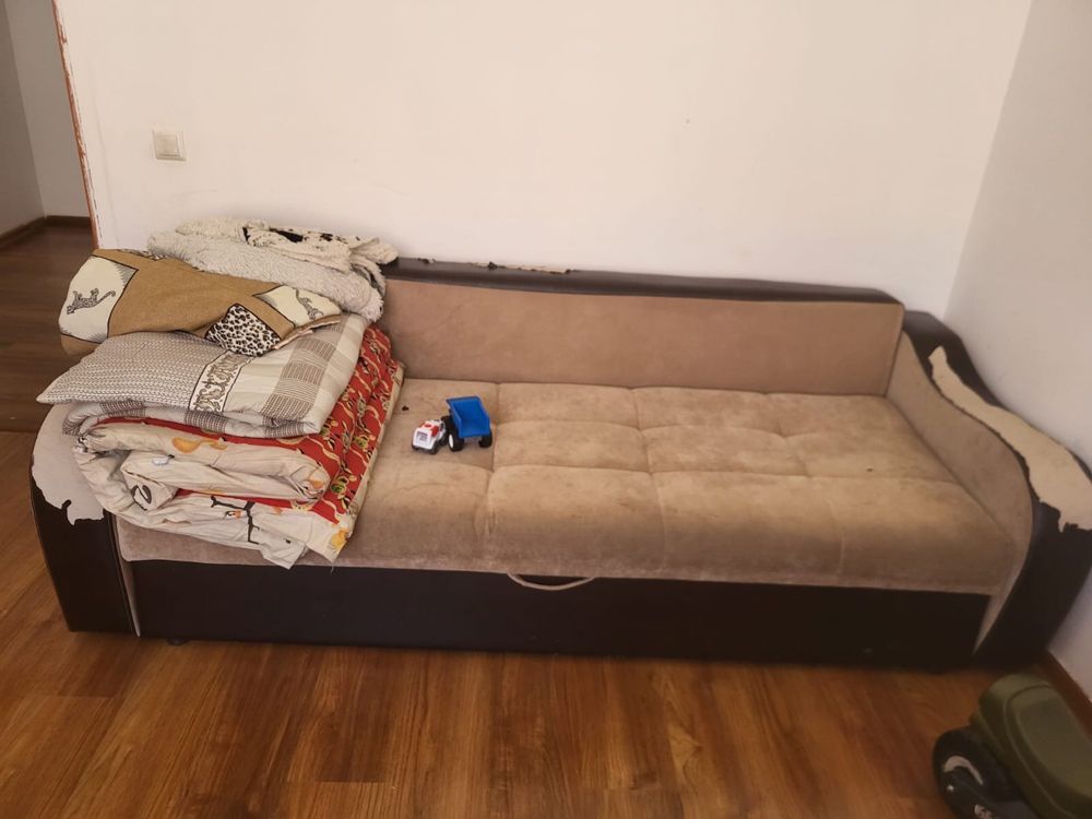 Продам диван два шкфава