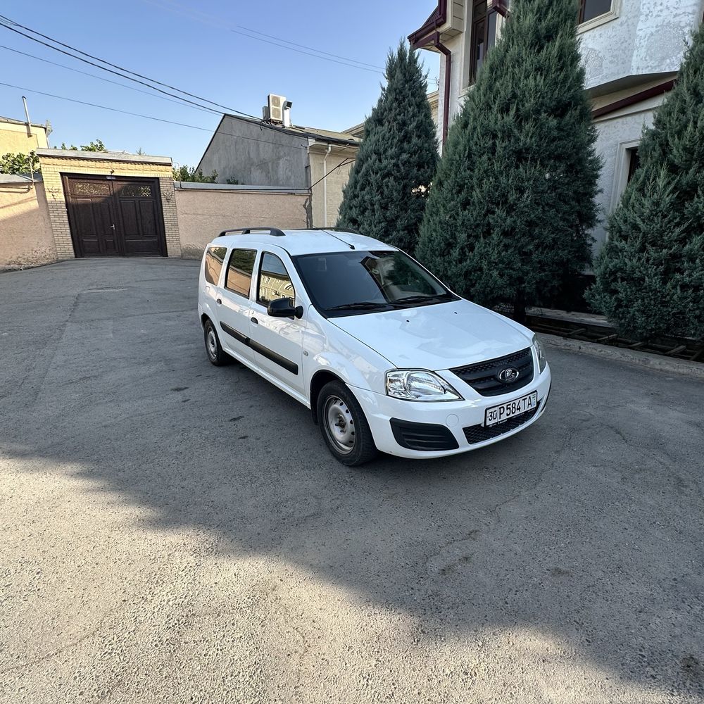 Lada Largus белого цвета