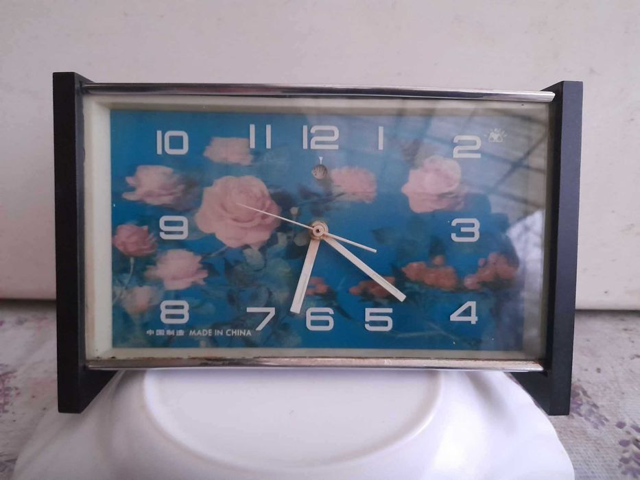 Ceas desteptator de semineu-mecanic ,cu cadran 3D China