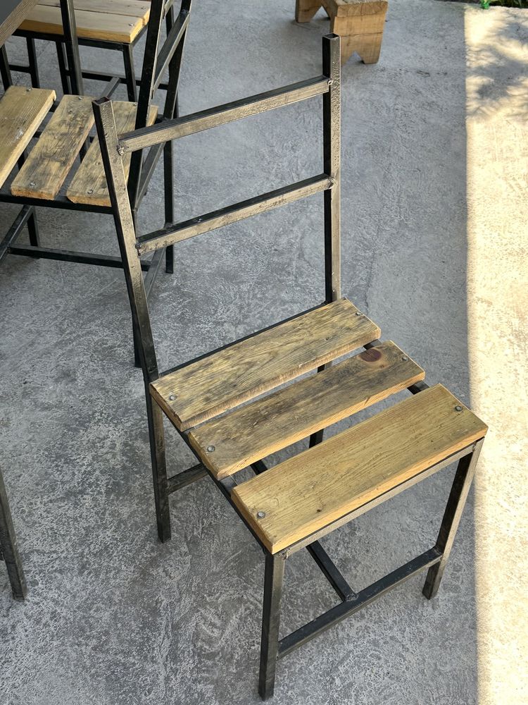 Продается стол и стулья