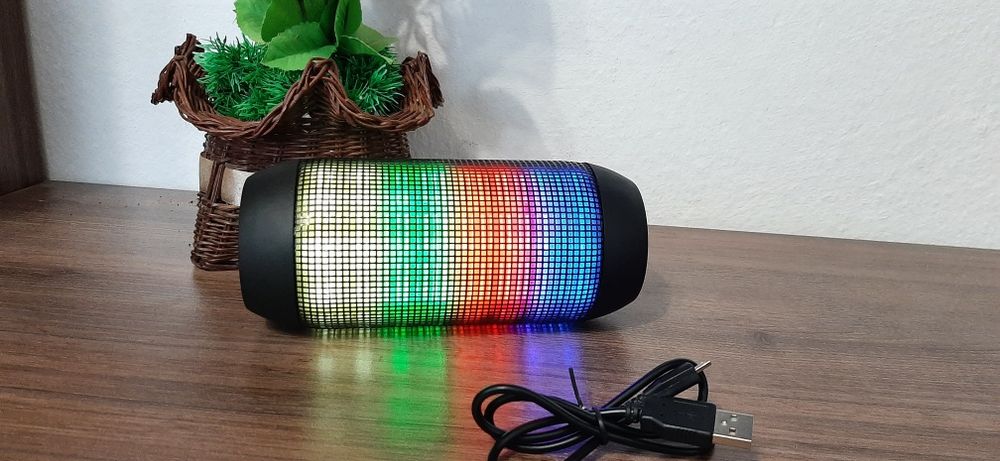 Bluetooth проратвна тонколона RGB LED осветителние Biltema 84-1258