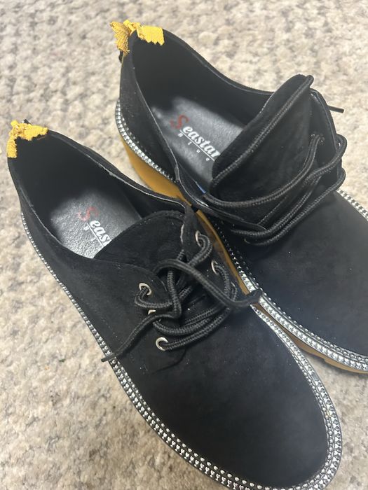 Vand pantofi. Oi piele intoarsa