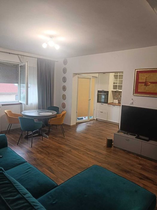 Vand apartament cu 2 camere la intrare in Sanmartin