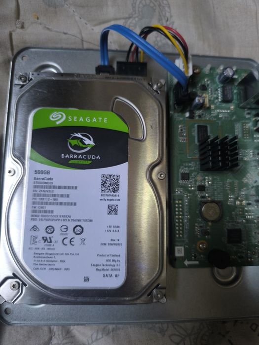 Продам видеорегистратор Hikvision