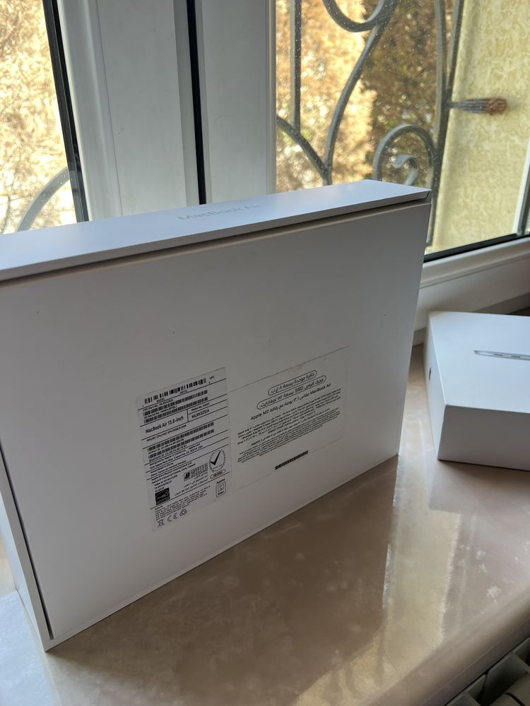 Коробка от Macbook Air M2 2023